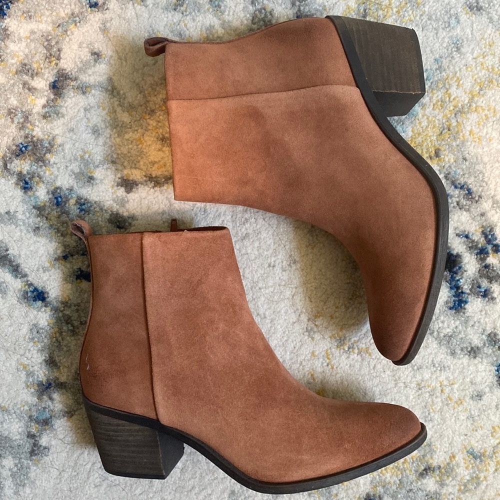 Lucky Brand Women’s Brown Suede Boots
